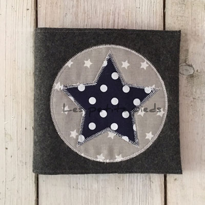 CD Hülle dunkelblau Punkte mit appliziertem Stern