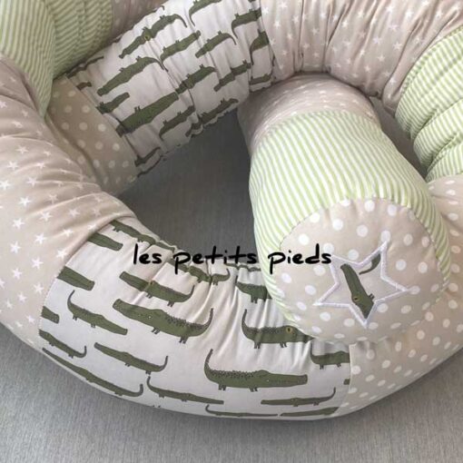 Bettschlange Krokodil grün / beige
