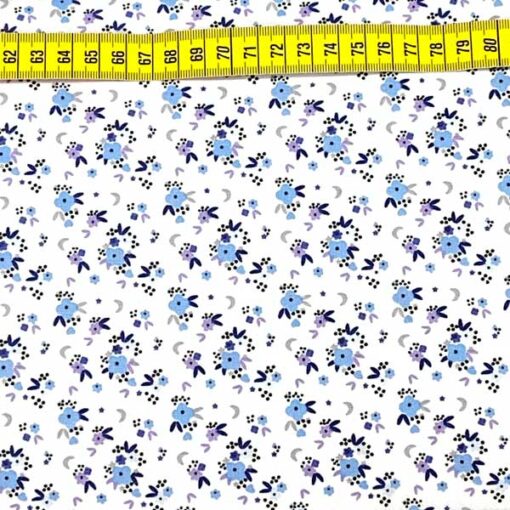 Baumwolle - Miniblüten weiss / hellblau / flieder