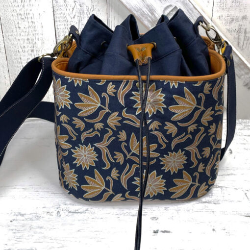 Baumwollcanvas - "Retro Flowers by Emjo Design" - blau / senf